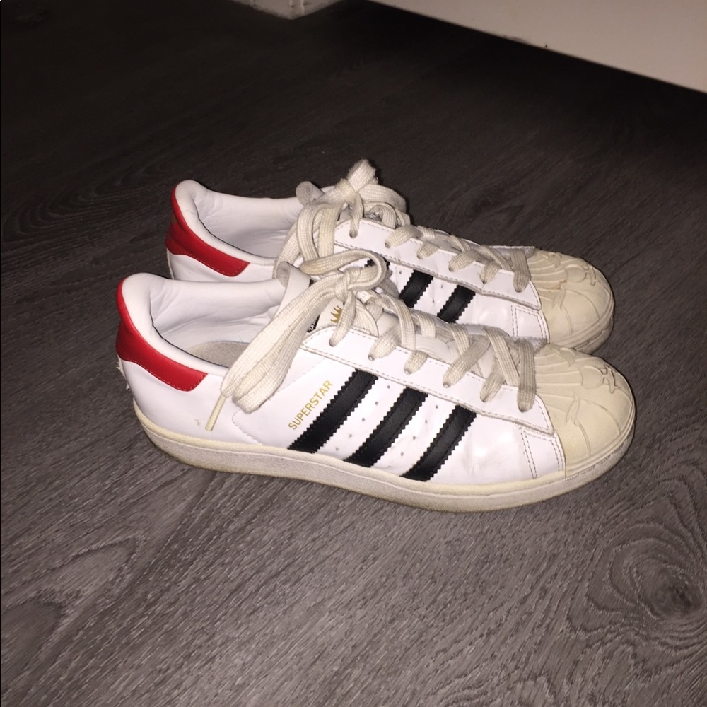 Adidas ‘LA Marque Aux 3 bandes’ SuperStar